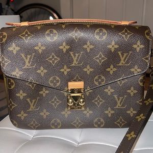 Louis Vuitton pochette Métis great condition